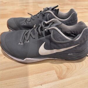 Nike Dual Fusion Men's Gray Shoes